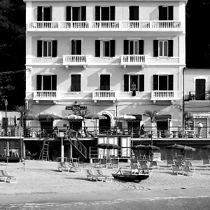 *** Hotel Baia Italië