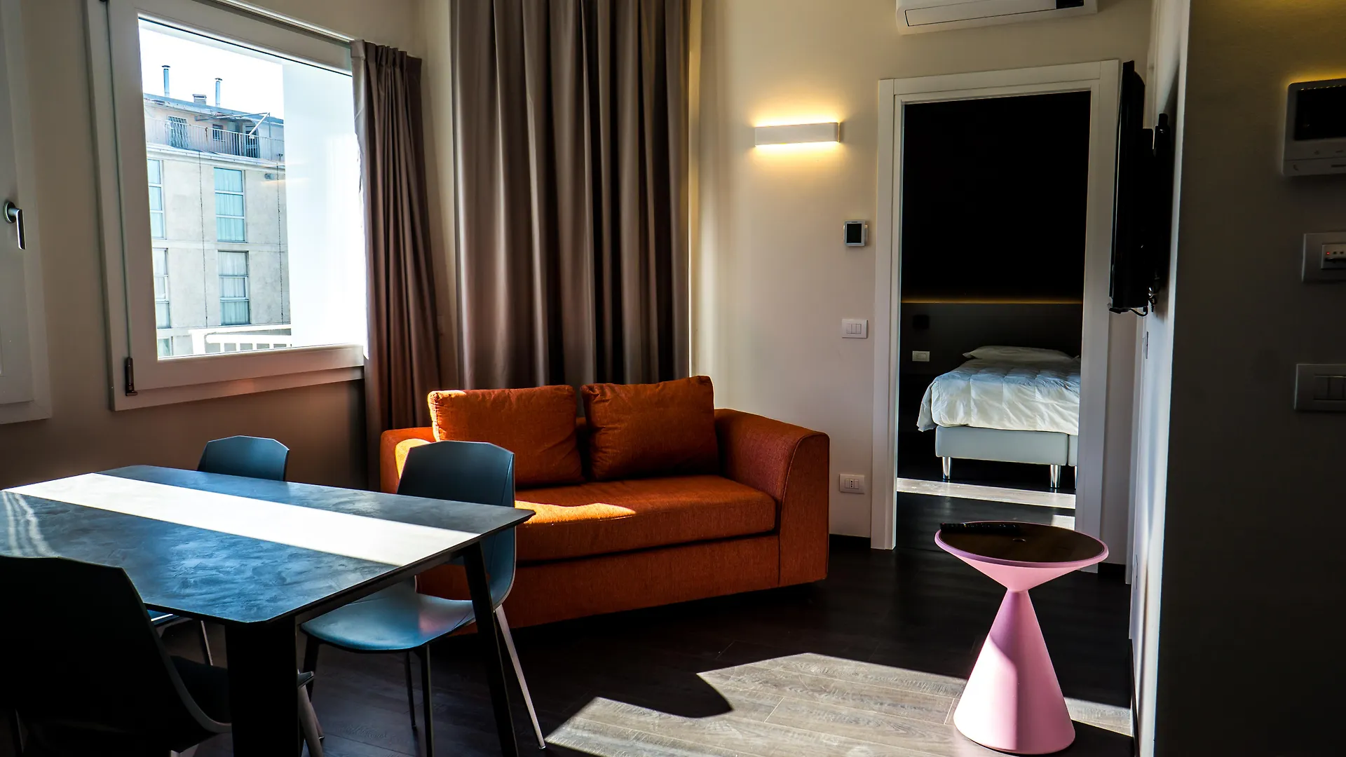 Venice Terminal Apartments & Suites contacts